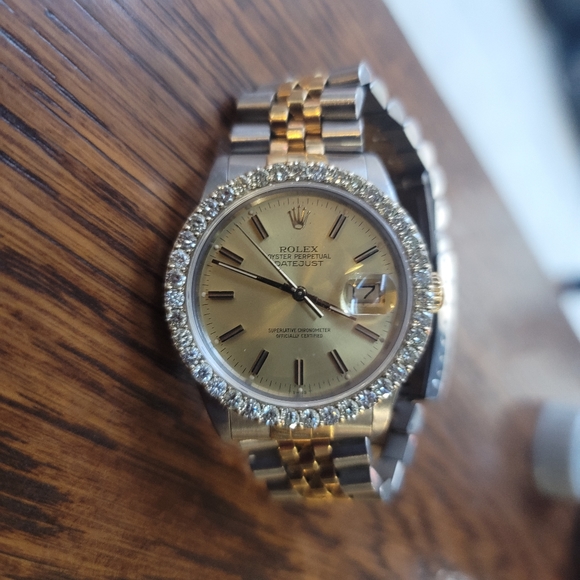 Rolex 36mm with diamond bazel - Picture 13 of 17